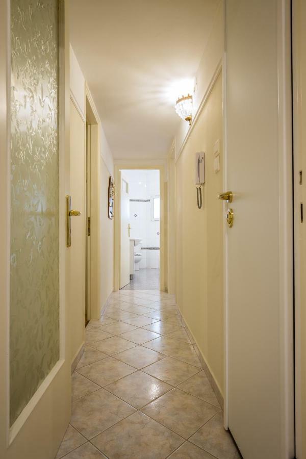 Classy 2 Bedroom Apartment Near Acropolis & Metro 아테네 외부 사진